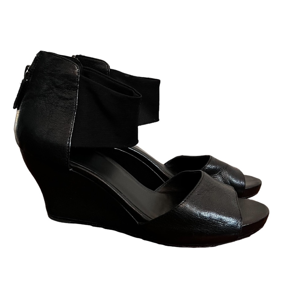 eileen fisher black leather corona wedges